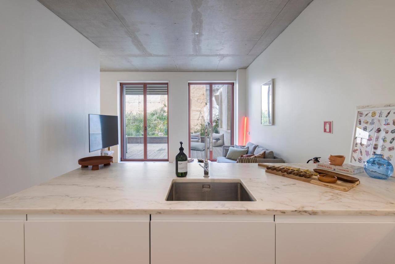 Deluxe 2Bdr Apartment W/ Patio By Lovelystay Lisbon Exterior photo