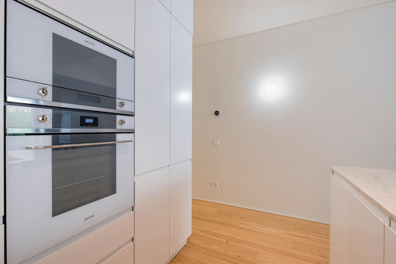 Deluxe 2Bdr Apartment W/ Patio By Lovelystay Lisbon Exterior photo